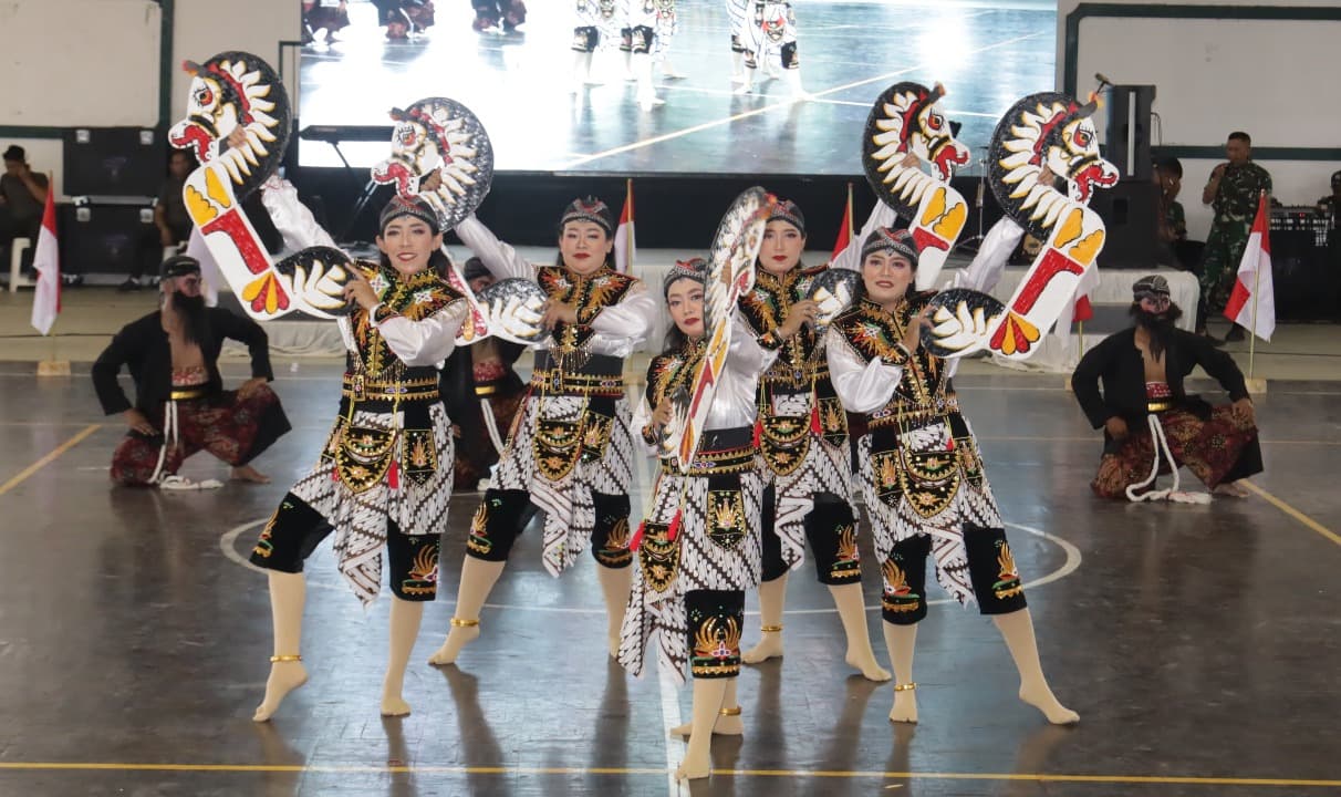 Peringati HUT ke-79, Persit Kartika Chandra Kirana Gelar Lomba Tari Kolosal Tradisi Jawa Timur