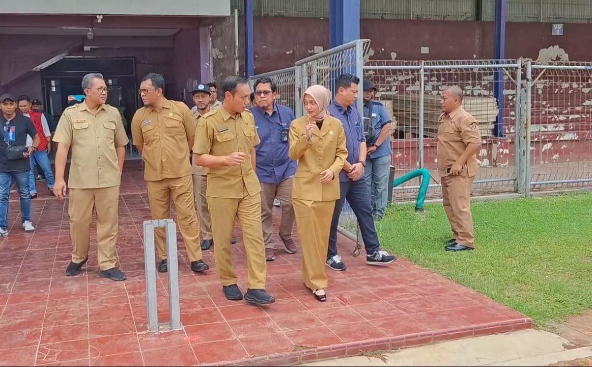 Wali Kota Kediri Mbak Nanda Tinjau Stadion Brawijaya, Siapkan Rencana Perbaikan