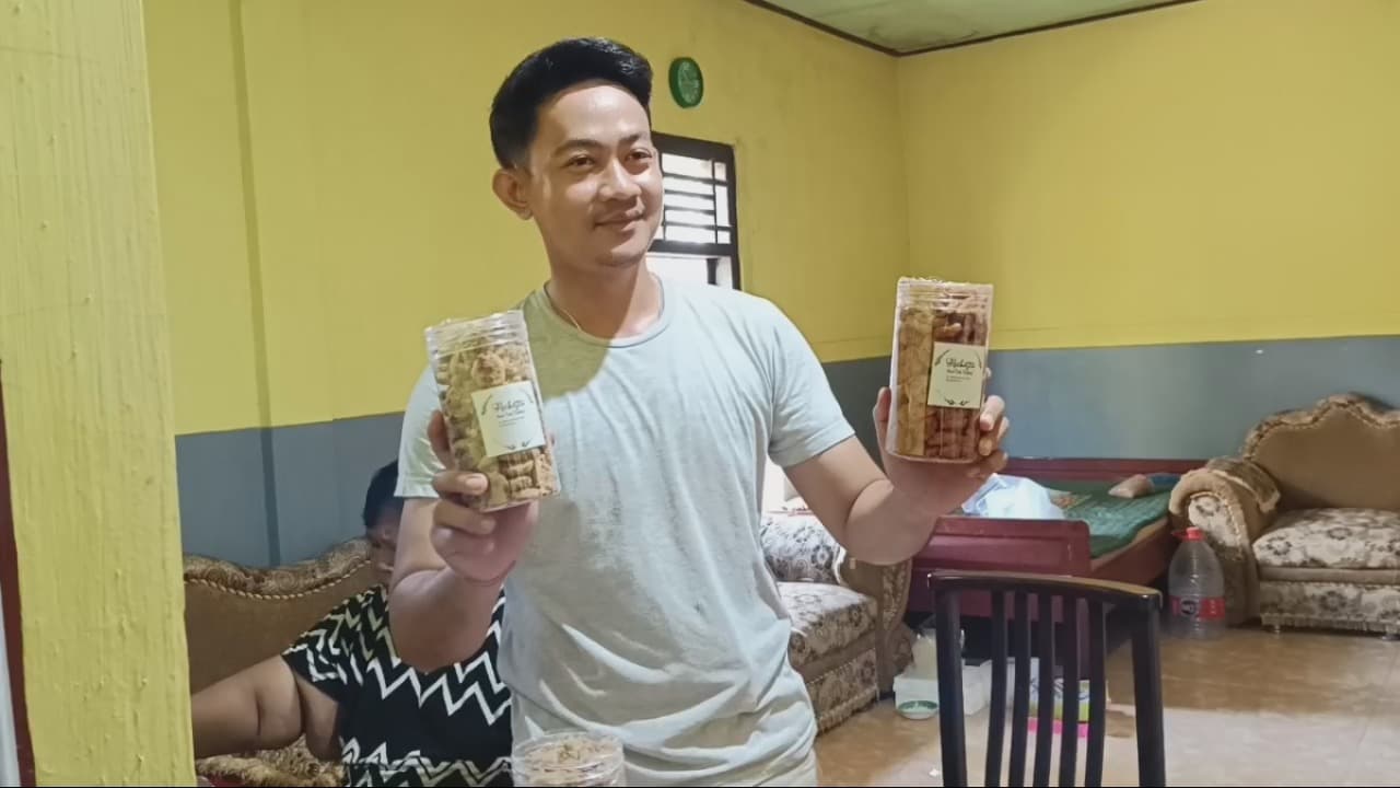 Peyek Koin: Camilan Unik Khas Blitar yang Menjadi Primadona Jelang Lebaran