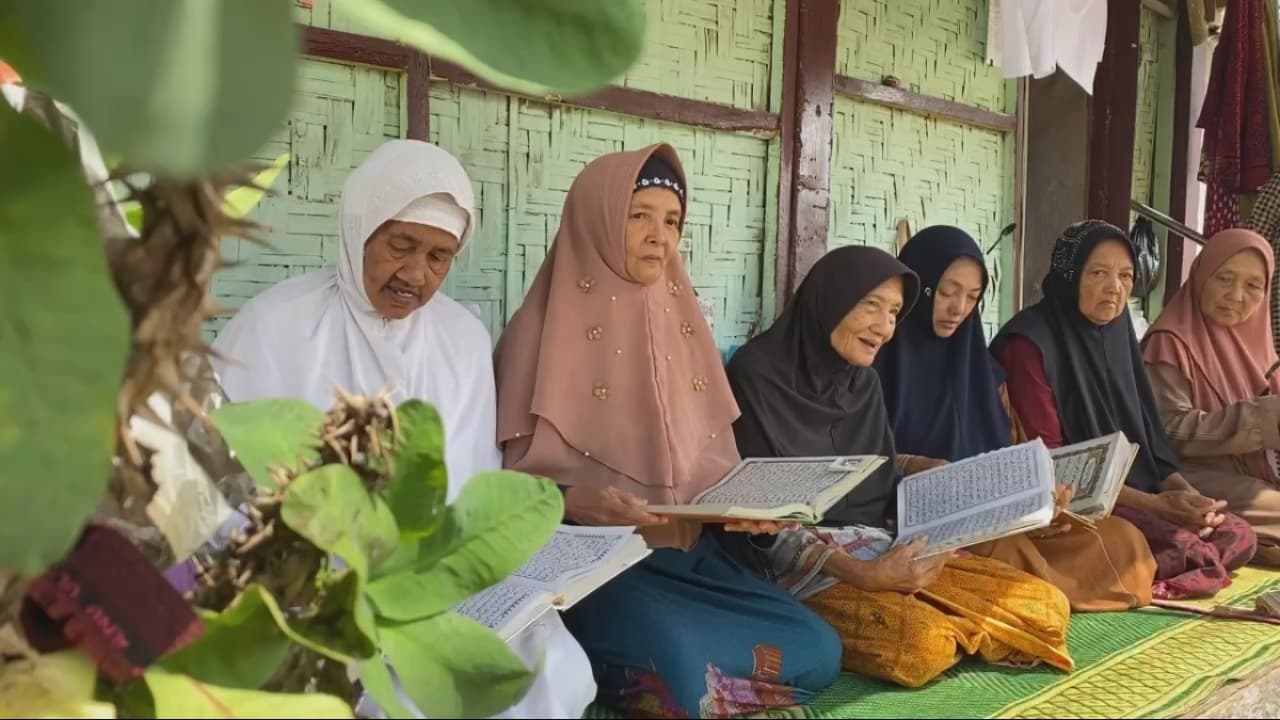 Usia Senja Bukan Penghalang, 65 Lansia di Blitar Antusias Ikuti Pondok Ramadan
