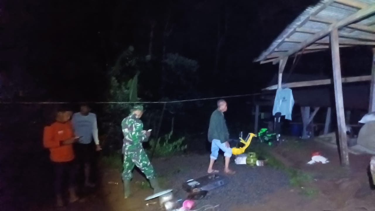Tebing di Lereng Gunung Anjasmoro Longsor Timpa Rumah Warga di Jombang