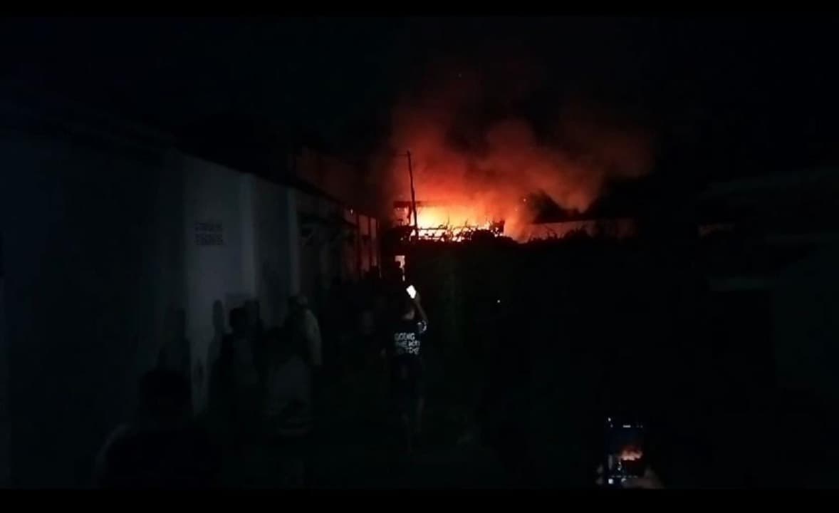 Penghuni Pergi Tadarus, Rumah di Banyuwangi Terbakar