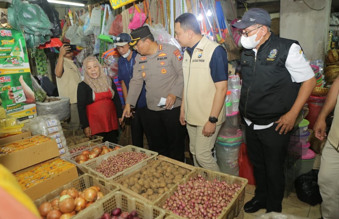 Satgas Pangan Polda Jatim Temukan Kecurangan Volume Minyakita di Pasar Wonokromo