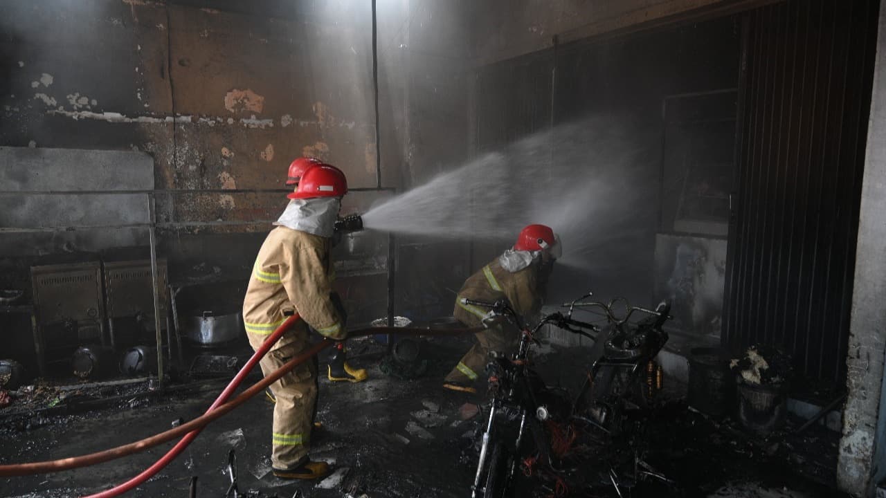 Warung Ayam Geprek di Banyuwangi Terbakar, Beberapa Karyawan Sempat Terjebak