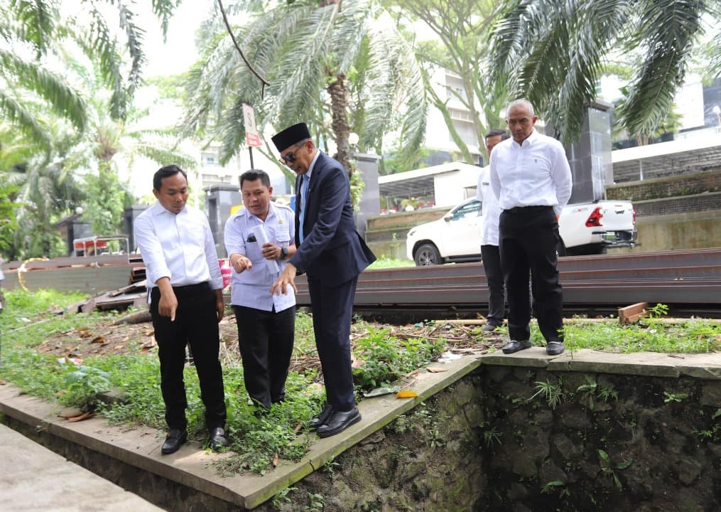 Wali Kota Malang Tinjau Lokasi Pembangunan Drainase Suhat, Pastikan Kelestarian Pohon di Kawasan Tetap Terjaga