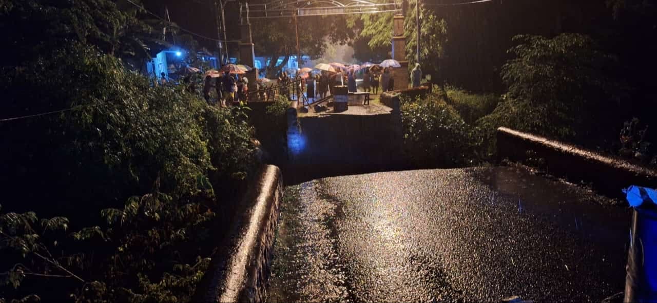 Jembatan Penghubung Desa di Kutorejo Mojokerto Putus, Warga Terisolir