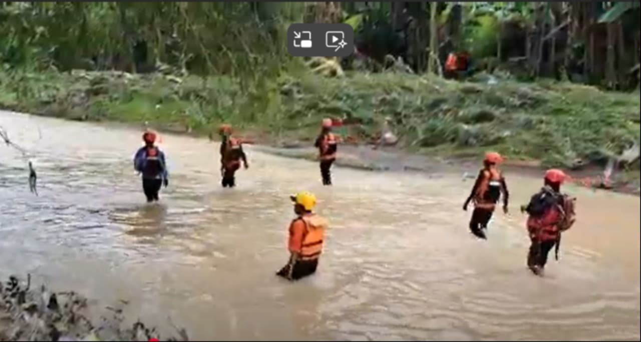 Tim SAR Hentikan Sementara Pencarian Pemancing Hanyut di Sungai Gonggang Magetan