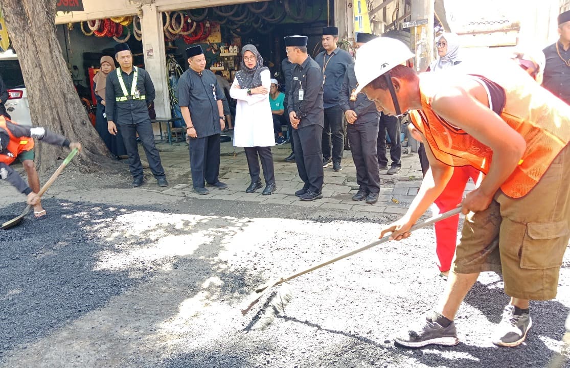 Jelang Arus Mudik Lebaran, Banyuwangi Genjot Perbaikan Jalan Berlubang