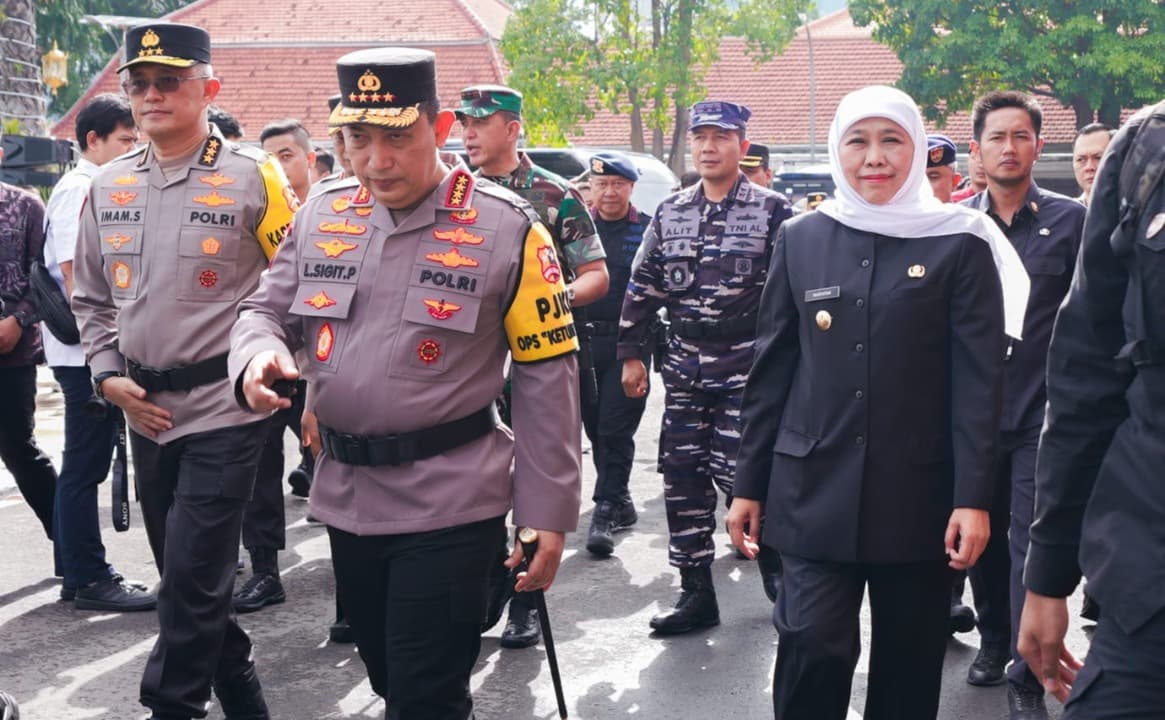 Kapolri Pimpin Apel Gelar Pasukan Operasi Ketupat Semeru di Surabaya