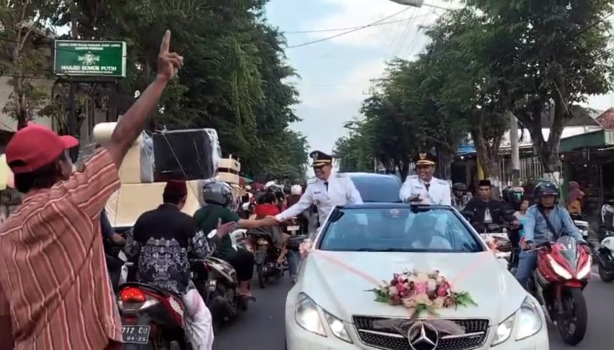 Bupati dan Wabup Pamekasan Disambut Ribuan Pendukung Usai Dilantik