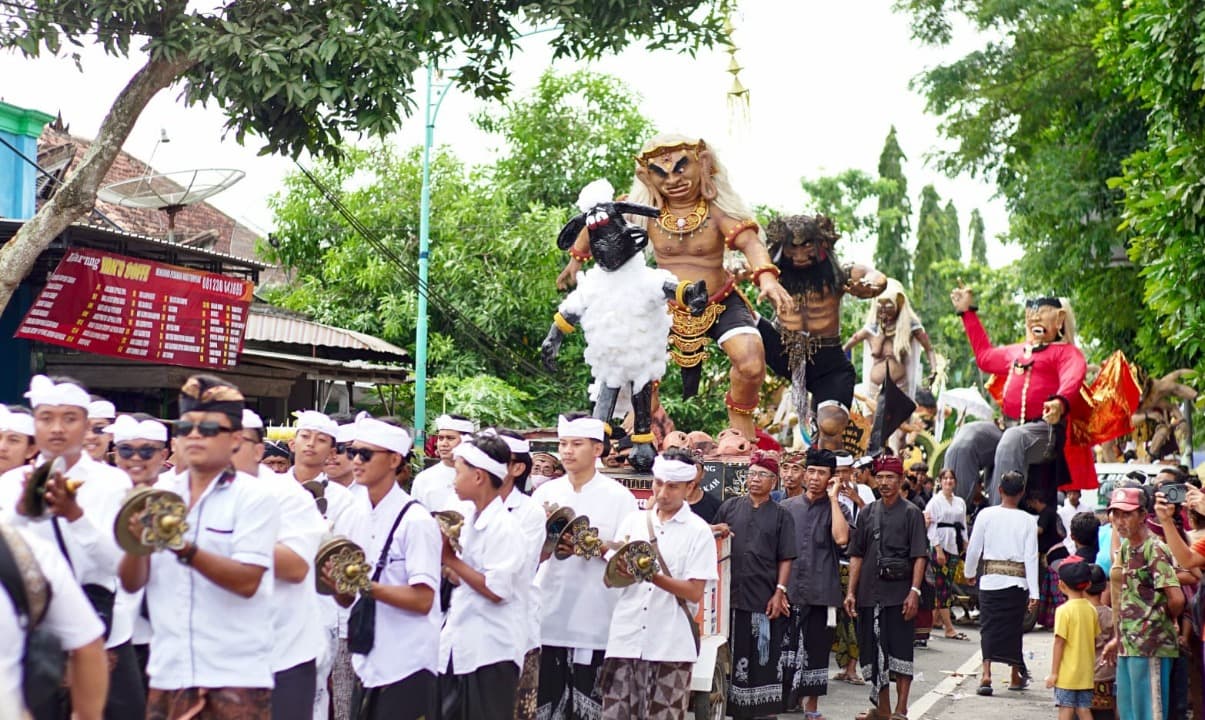 Ribuan Umat Hindu Banyuwangi Gelar Pawai Budaya Sambut Nyepi 1947