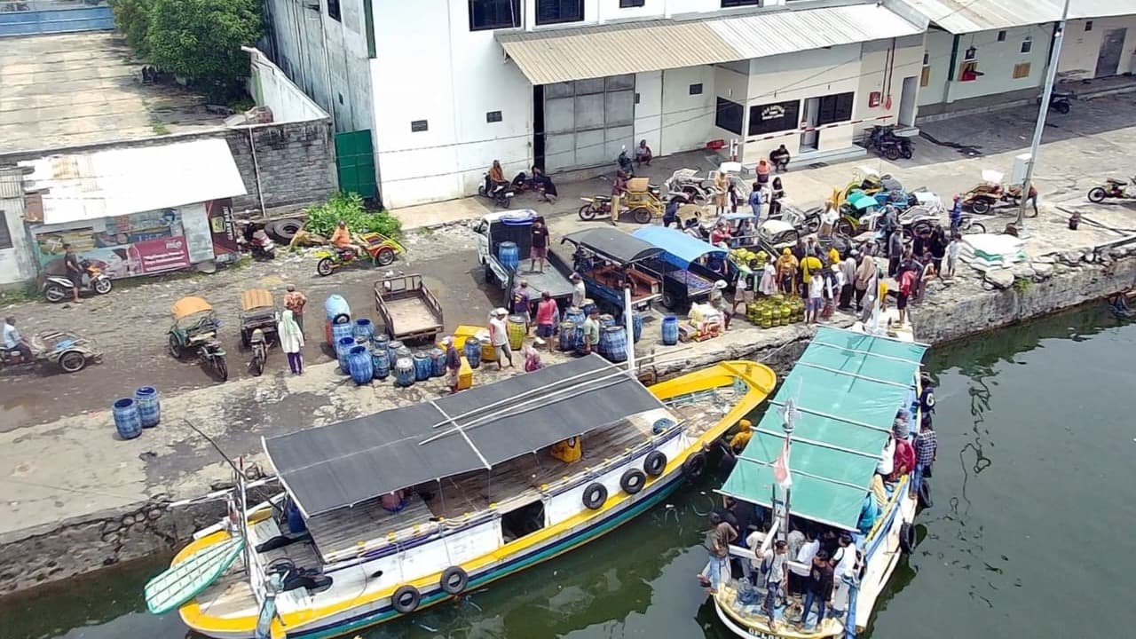 KSOP IV Probolinggo Gelar Patroli Laut Amankan Tradisi Toron Petolekoran Warga Pulau Gili Ketapang