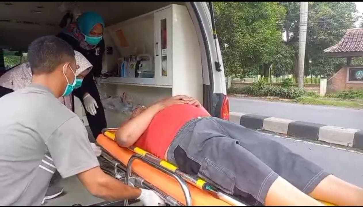 Ban Selip, Pemudik Motor Terjatuh dan Pingsan di Jalur Nasional Jombang