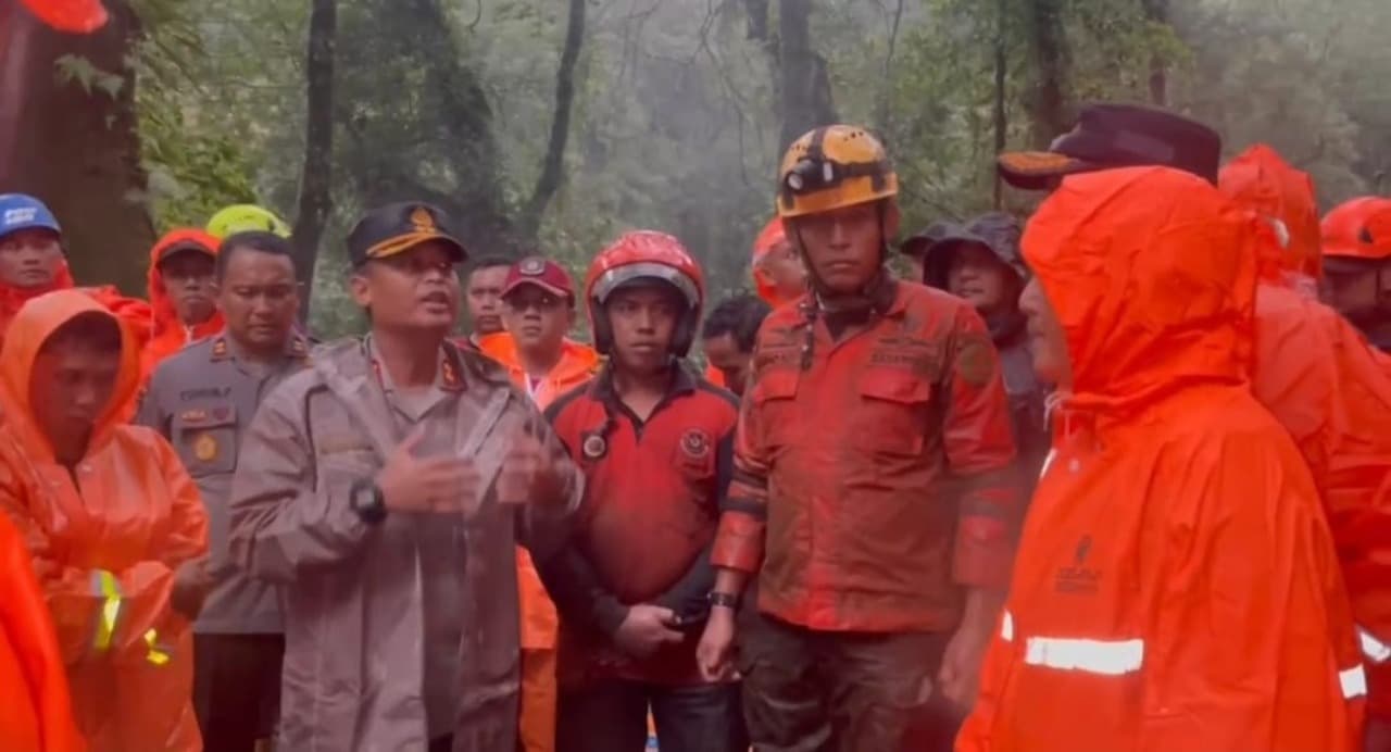 Pencarian Korban Longsor di Jalur Cangar-Batu Dilanjutkan Pagi Ini
