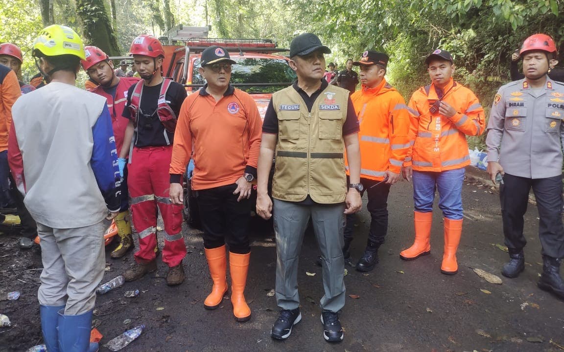 BPBD Jatim Terjunkan Tim Evakuasi Korban Longsor di Pacet-Cangar