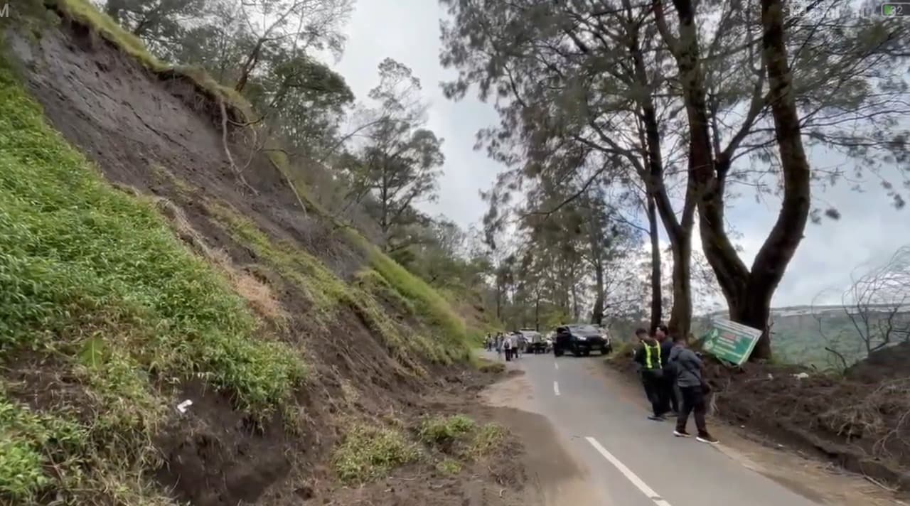 Polisi Cek Titik Rawan Longsor di Kawasan Gunung Bromo