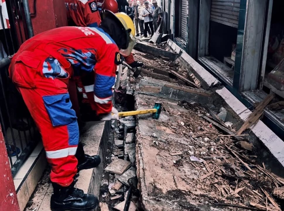 Penyandang Difabel di Surabaya Tewas Tertimpa Balkon Rumah Roboh