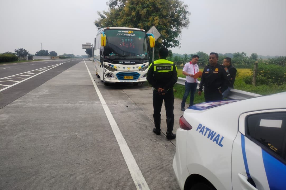 Polisi Kejar-kejaran dengan Pelaku Penipuan Bus di Tol Mojokerto-Jombang