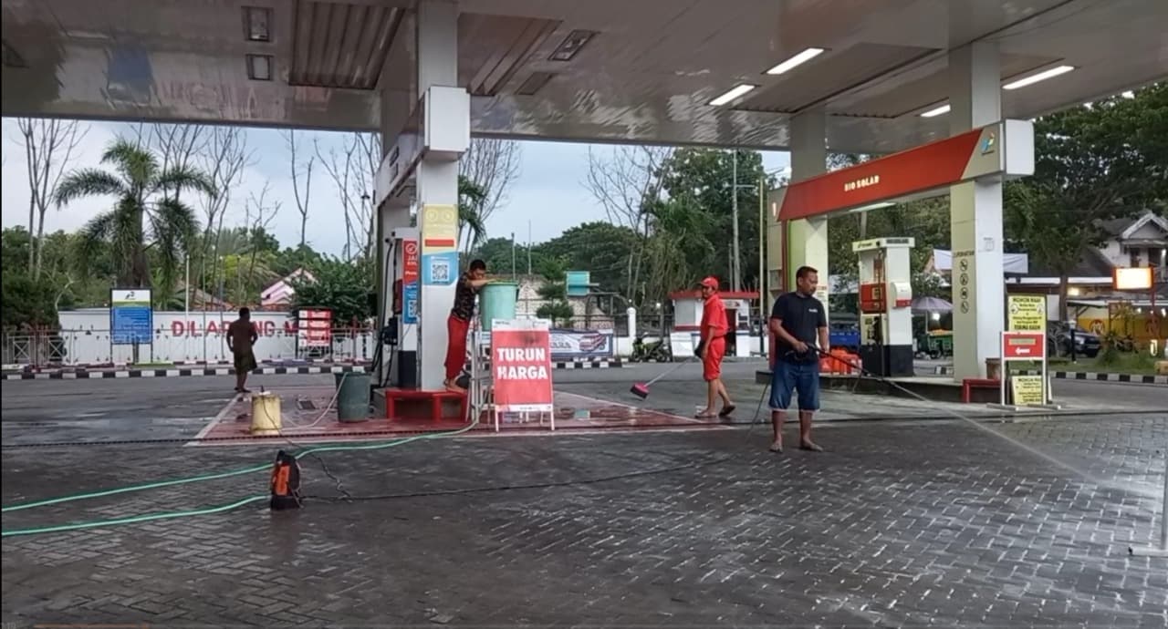 Motor Terbakar Di Spbu Kaduara Barat, Warga Panik