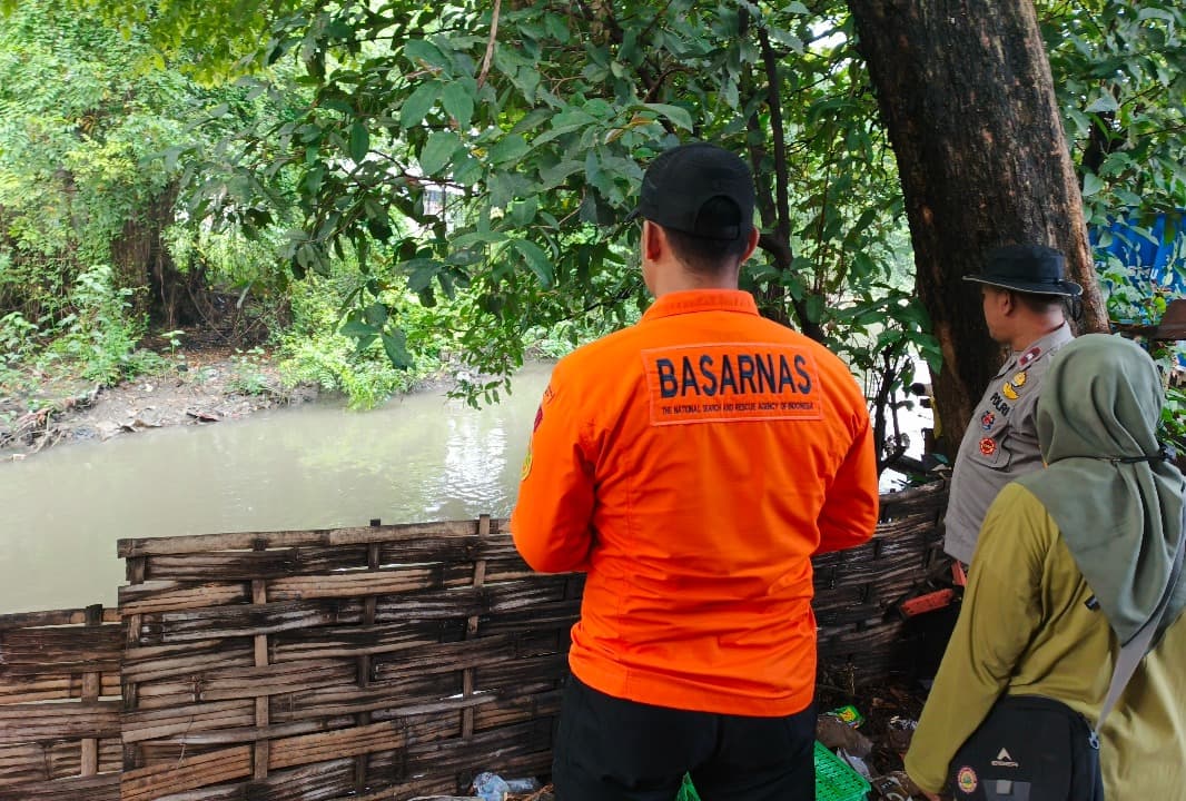 Nenek Asal Bungurasih Tenggelam di Sungai Buntung Belakang Rumahnya
