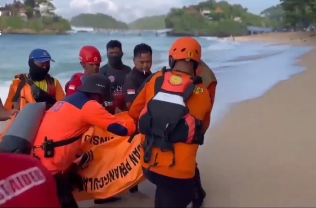 Tiga Santri Terseret Ombak Pantai Balekambang Sudah Ditemukan Keadaan Meninggal Dunia