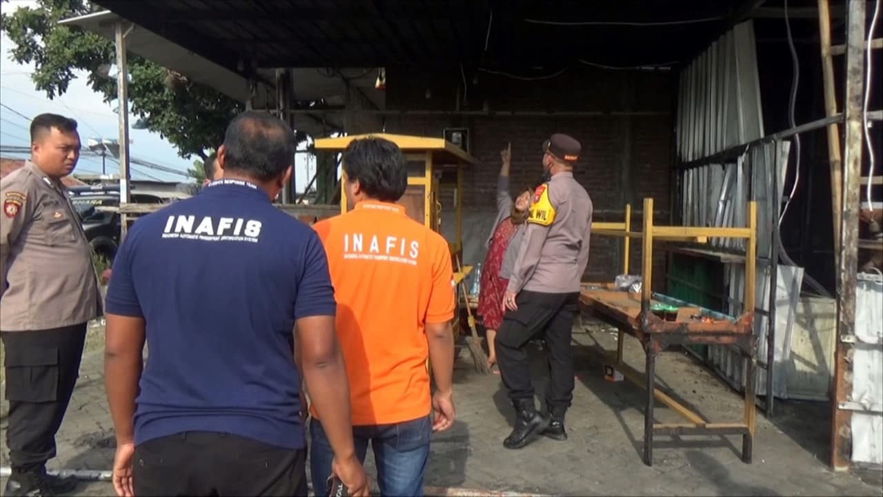 Polisi Selidiki Kebakaran Warung dan Toko Klontong Diduga Akibat Molotov