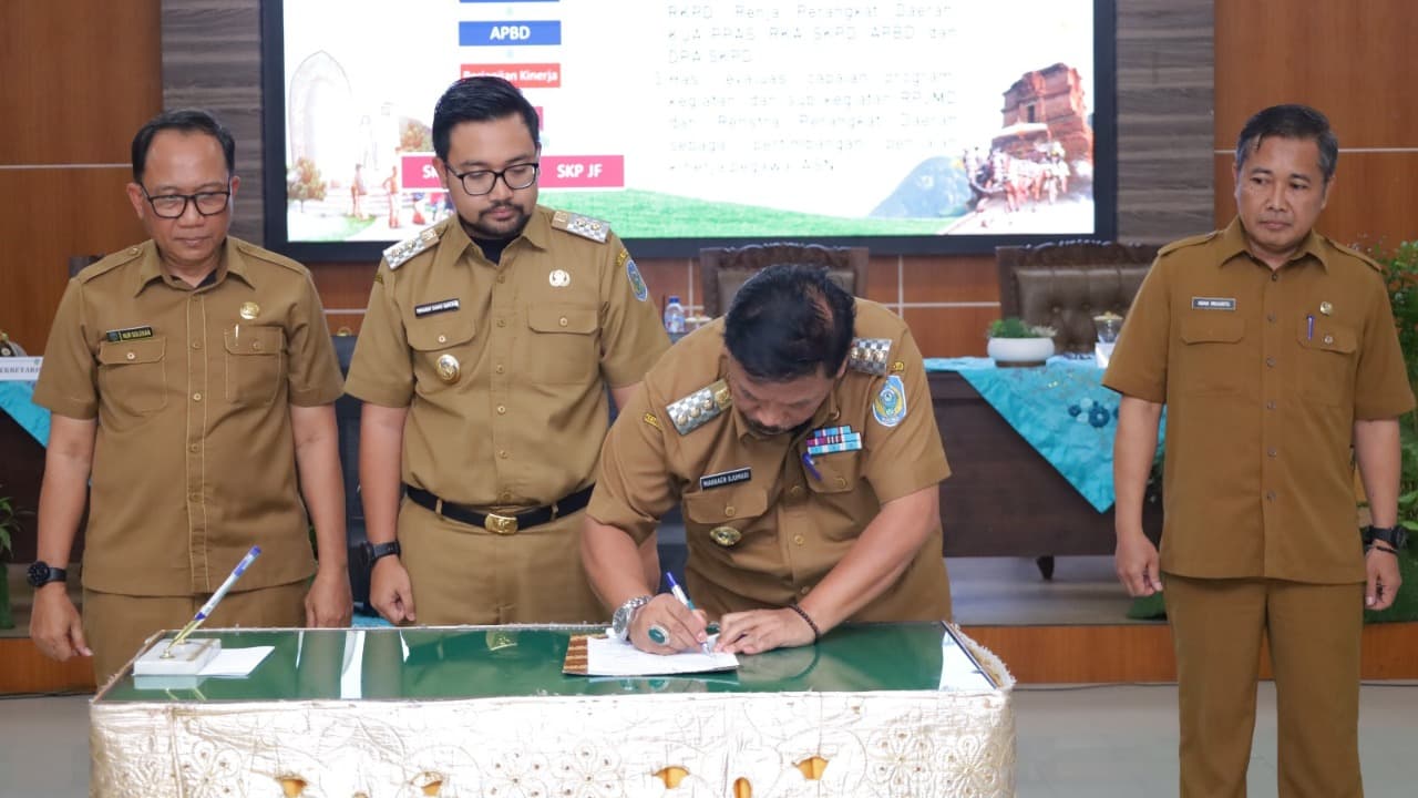 Seluruh Kepala OPD dan Camat Teken Komitmen Bersama Wujudkan Visi Misi Bupati dan Wakil Bupati Nganjuk