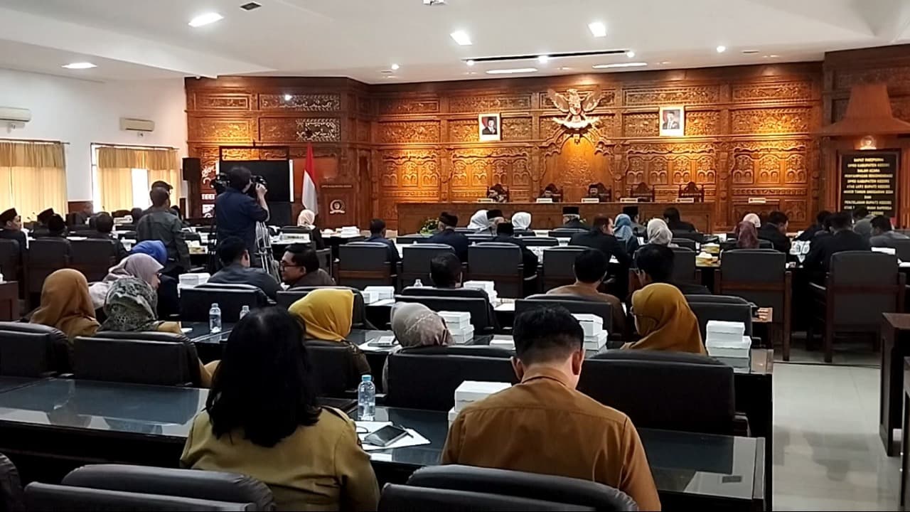 Rapat Paripurna Bahas Raperda Kabupaten Kediri Tahun 2025, Fokus Tiga Sektor Penting