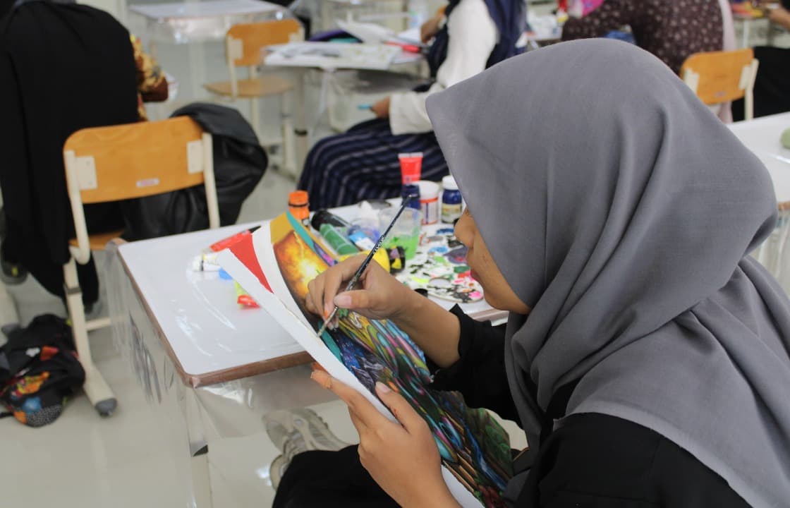 Kisah Alwina Fariqoh, Mahasiswi Ilmu Komunikasi yang Berhasil Meraih Juara 1 Lomba Kaligrafi Kontemporer