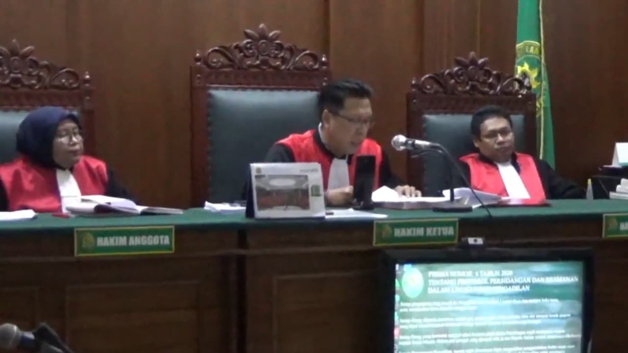 Divonis 1 Tahun Penjara Kasus Sabu, DJ Rosella Menangis di PN Surabaya