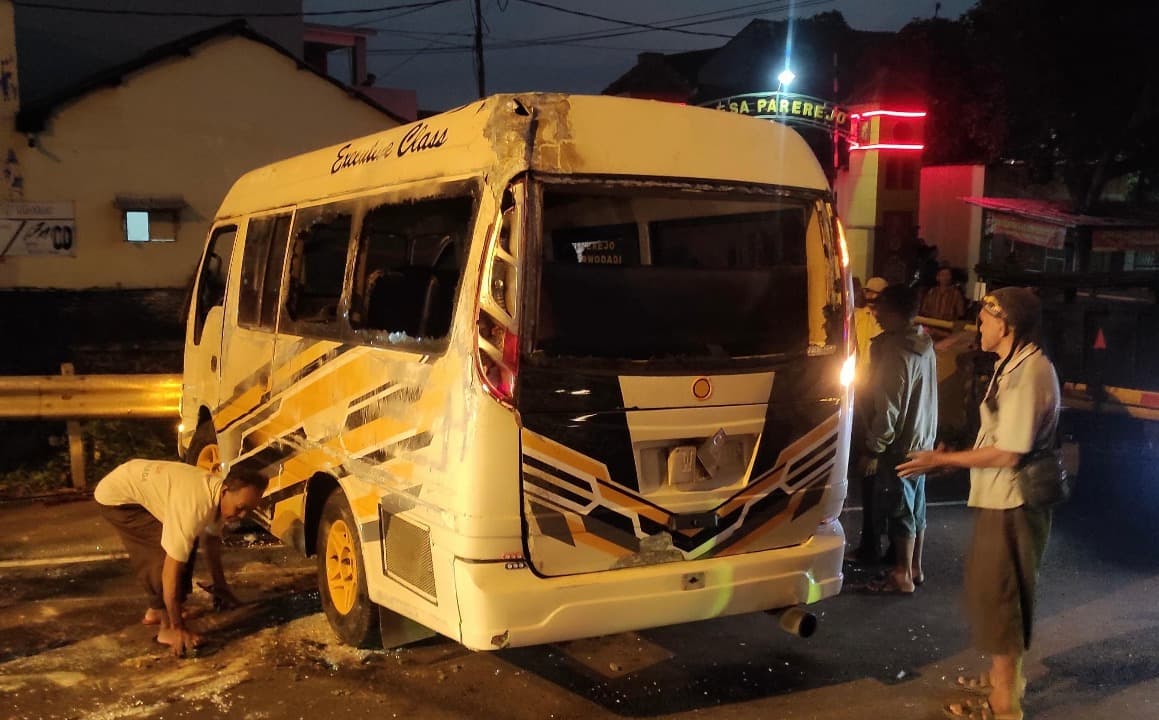 MPU Elf Terguling di Jalur Malang–Surabaya, Tak Ada Korban Jiwa