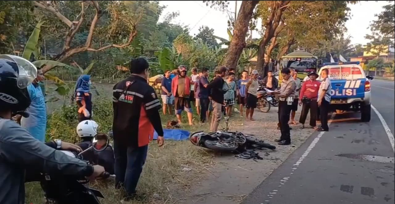 Keluar Gang Langsung Nyebrang, Pemotor Tewas Ditabrak Truk Susu di Ngawi