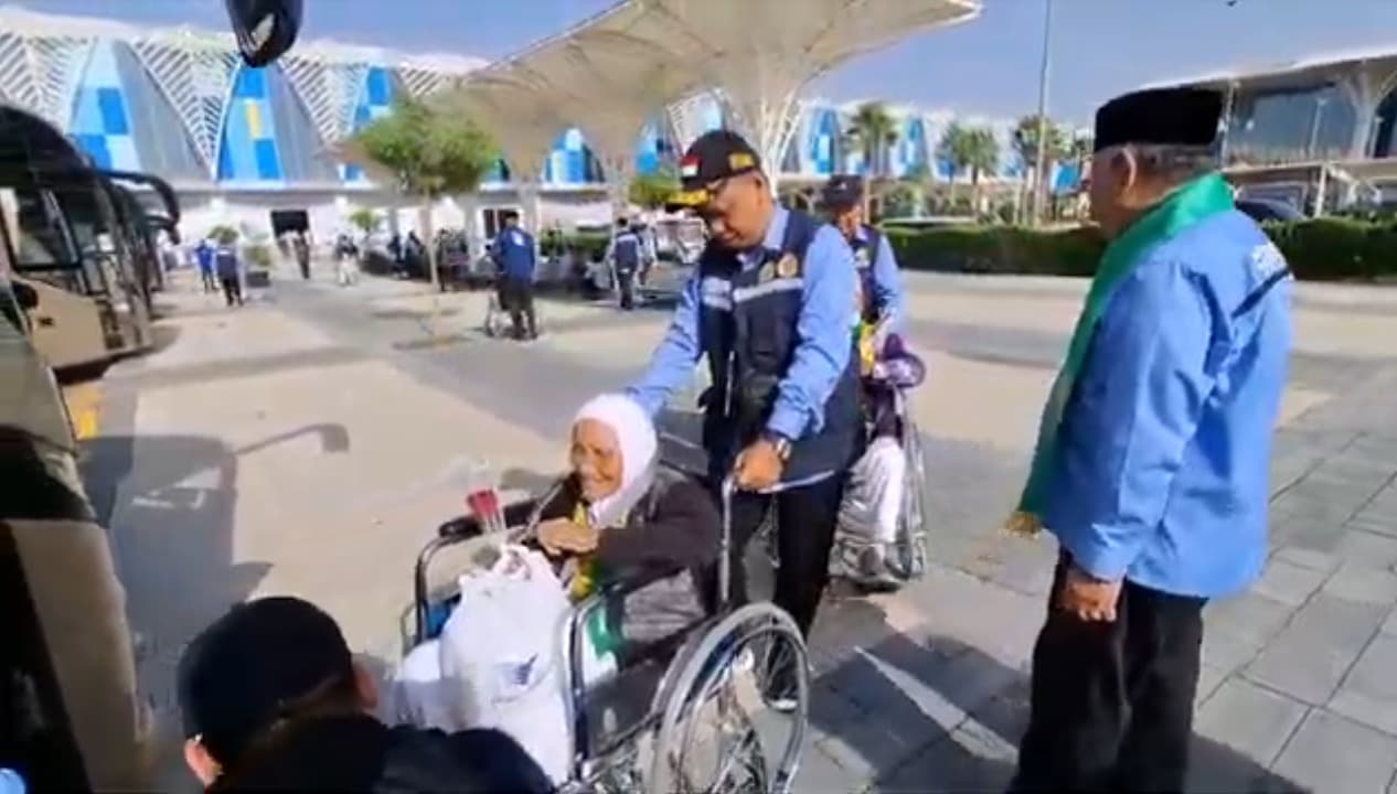 PPIH Berikan Layanan Prioritas Bagi Jemaah Haji Lansia dan Disabilitas Sejak Bandara
