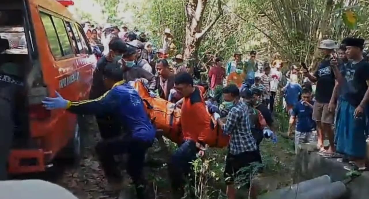 Penemuan Mayat di Sungai Desa Pademawu Timur Gegerkan Warga