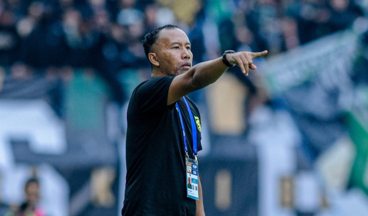 Uston Nawawi Pimpin Dua Laga Terakhir Persebaya di Liga 1