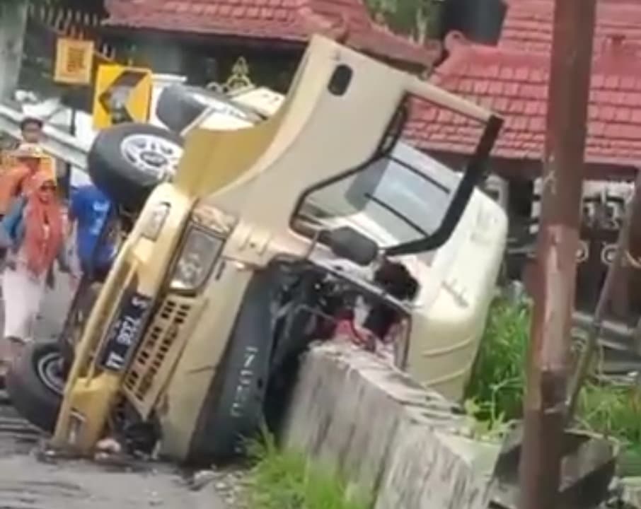 Elf Rombongan Wisatawan Asal Bojonegoro Alami Kecelakaan di Magetan, 5 Orang Tewas