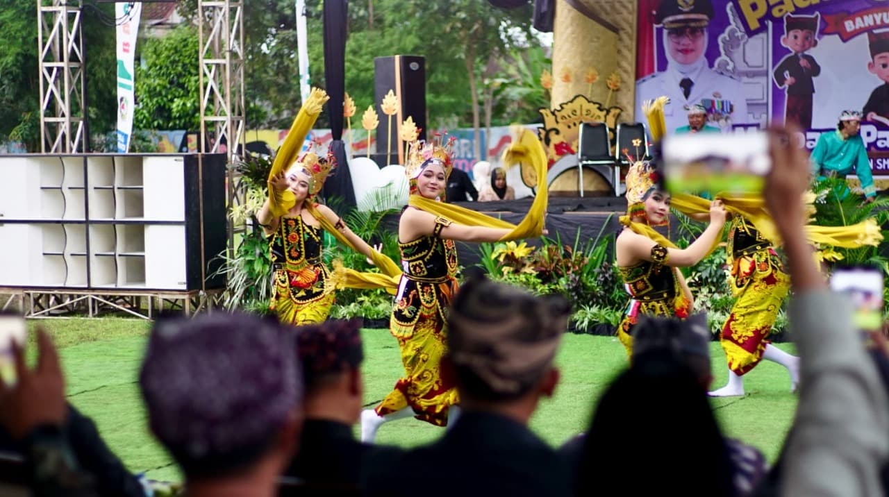 Festival Padhang Ulanan: Upaya Banyuwangi Menjaga Warisan Seni Budaya Melibatkan Ribuan Pelajar