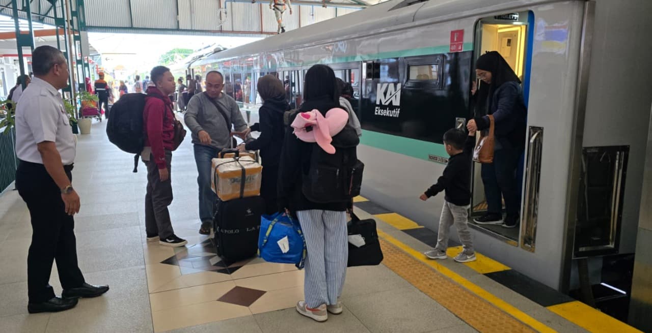 KAI Daop 7 Madiun Apresiasi 10.571 Penumpang KA Madiun Jaya, Dorong Animo Lewat Layanan Eksekutif New Generation