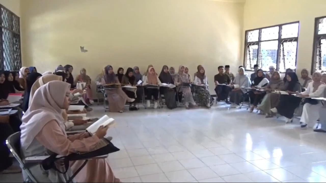 Kabar Bahagia! Anak Guru Ngaji di Jember Kini Bisa Kuliah Gratis