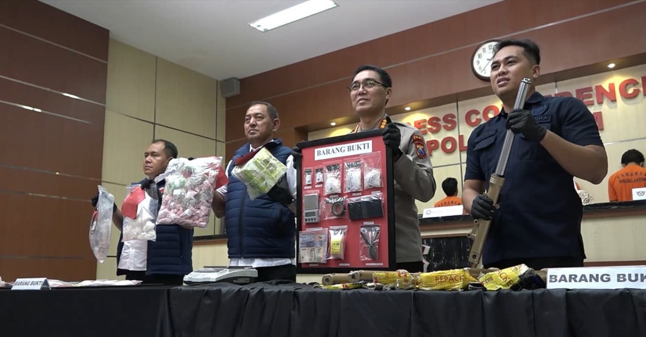 Polda Jatim Bongkar Jaringan Narkoba Malaysia, Amankan 9 Kg Sabu dan Ribuan Ekstasi