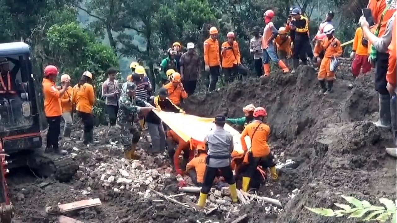 Dua Korban Longsor Trenggalek Ditemukan Meninggal, Empat Lain Masih Dicari