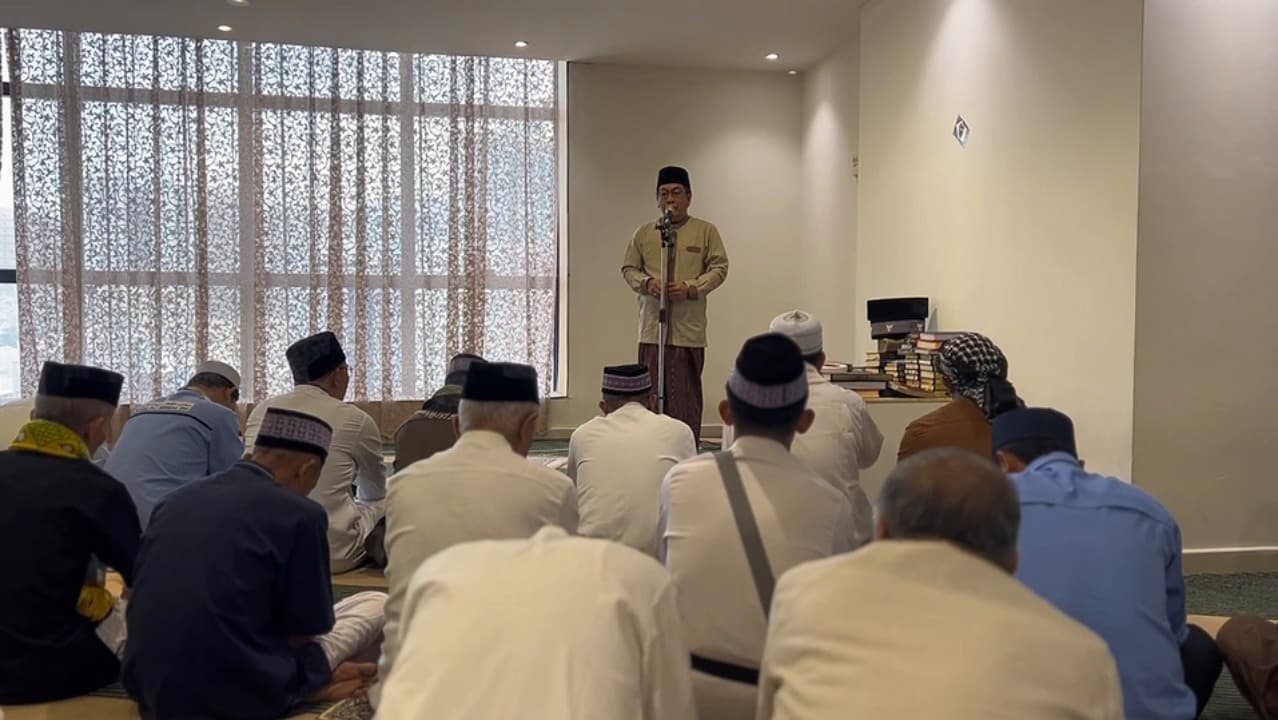 Banyak Jemaah Haji Indonesia Salat Jumat di Hotel karena Pembatasan Bus Shalawat
