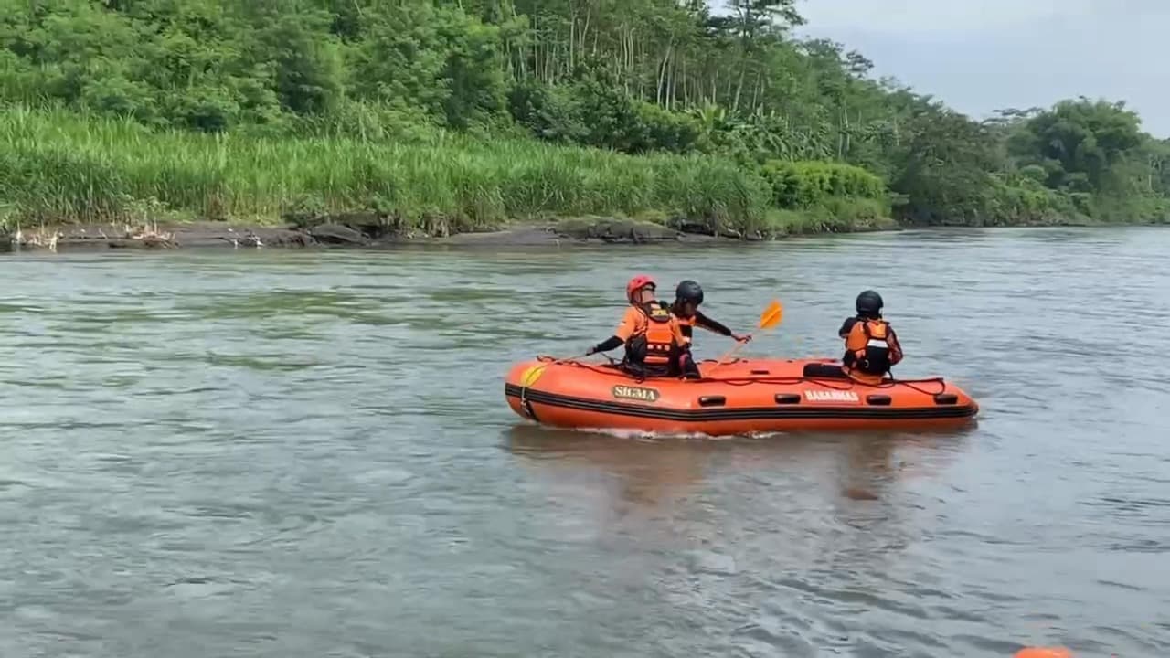Remaja di Blitar Hilang Terbawa Arus Saat Berenang di Sungai Brantas
