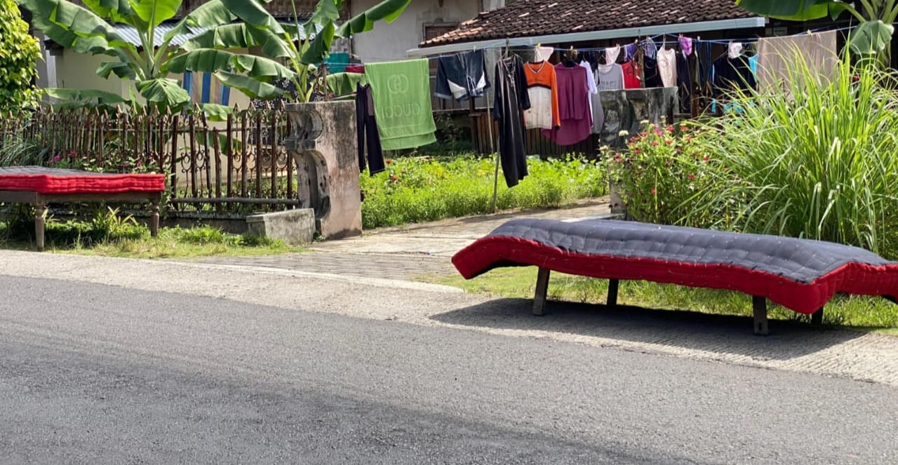 Tradisi Mepe Kasur Adat Osing di Desa Kemiren