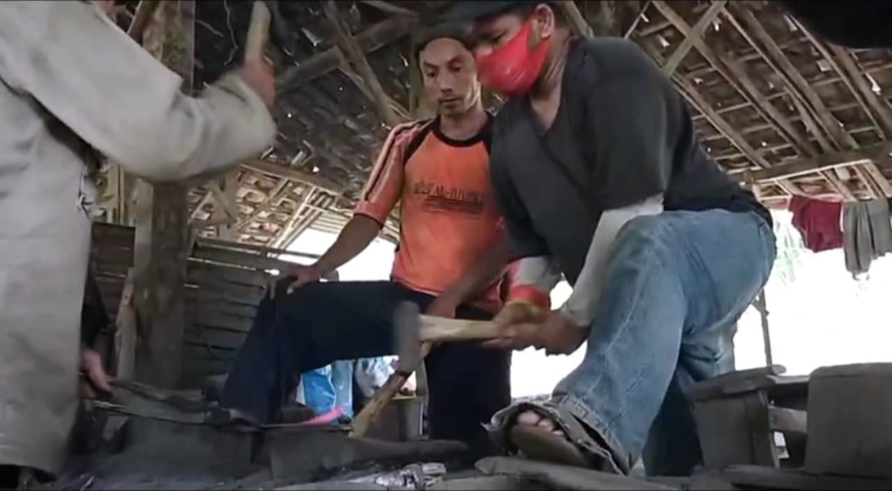 Pandai Besi Banjir Pesanan Jelang Hari Raya Idul Adha