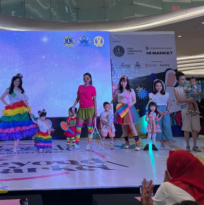 Bantu Penderita Kanker, Lions Club Surabaya Gelar Fashion Show "Pose to Fight Childhood Cancer"