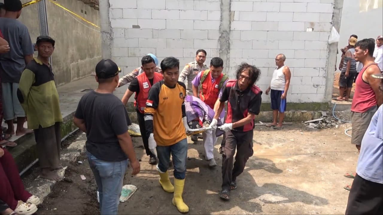 Saat Pasang Atap, Pekerja Bangunan di Mojokerto Tewas Tersengat Listrik