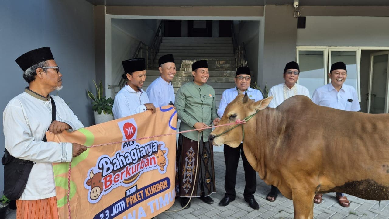 Perkuat Sinergi, PKS Jatim Serahkan Hewan Kurban ke PWNU, MUI dan PWM