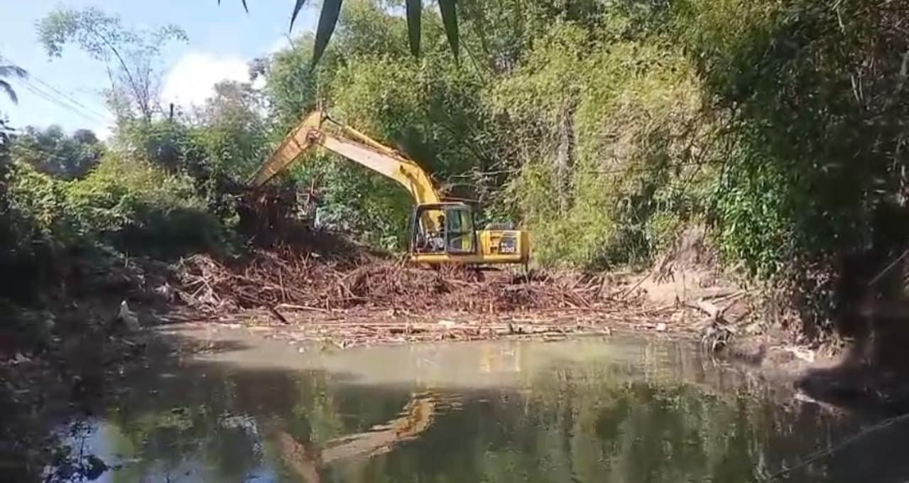 Sekda Banyuwangi Gerak Cepat Atasi Sampah Menumpuk di Aliran Sungai