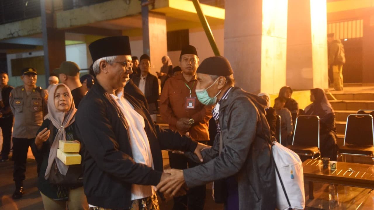 Wakil Wali Kota Kediri Sambut Kedatangan Jemaah Haji Kloter 3 dengan Penuh Syukur